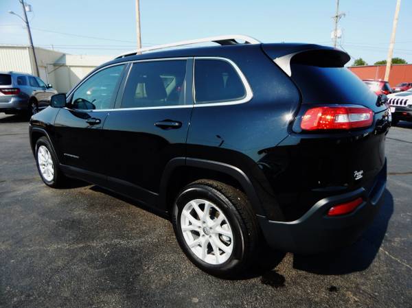 2017 JEEP CHEROKEE LATITUDE FWD 2.4L AUTO CAMERA SUBWOOFER VERY NICE!! for sale in Carthage, OK – photo 3