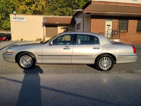 2003 Lincoln Town Car Executive L ONLY 101K WARRANTY AVAILABLE -... for sale in HARRISBURG, PA – photo 2