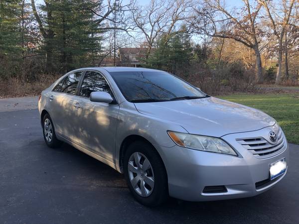 2009 Toyota Camry LE 4 Door Sedan Clean - cars & trucks - by owner -... for sale in Crystal Lake, IL – photo 2