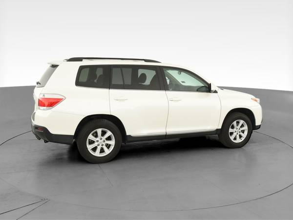2013 Toyota Highlander Plus Sport Utility 4D suv White - FINANCE -... for sale in Rochester , NY – photo 12