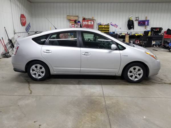 2007 Toyota Prius GREAT MPG - cars & trucks - by dealer - vehicle... for sale in Norwalk, IA – photo 2