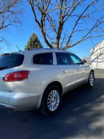 Buick Enclave CXL - cars & trucks - by owner - vehicle automotive sale for sale in Milan, IA – photo 2