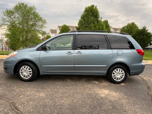 2009 Toyota Sienna LE Excellent Shape Clean Title Clean Record for sale in MANASSAS, District Of Columbia – photo 5