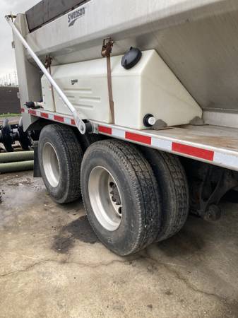 IH7400 6 wheel dump truck for sale in Manteno, IL – photo 3