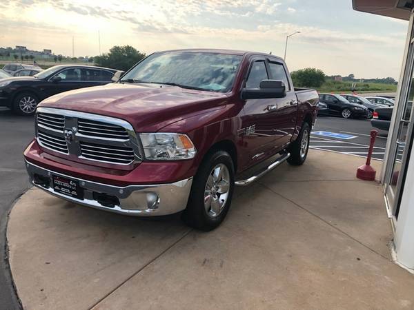 2015 RAM 1500 SLT Crew Cab SWB 4WD for sale in Dodgeville, WI – photo 7