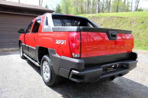 2005 Chevy Avalanche Z71 4x4 Low Miles Loaded - - by for sale in Lisbon, OH – photo 3