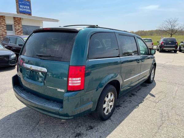 2009 Chrysler Town and Country Touring 4dr Mini Van for sale in Portage, WI – photo 8