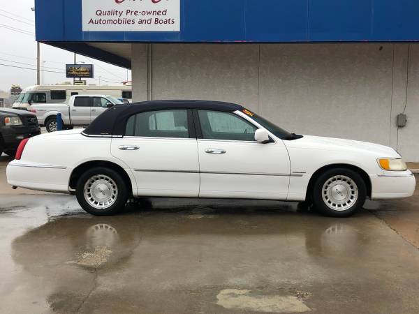 Lincoln Town Car Executive - - by dealer - vehicle for sale in Other, MO – photo 2