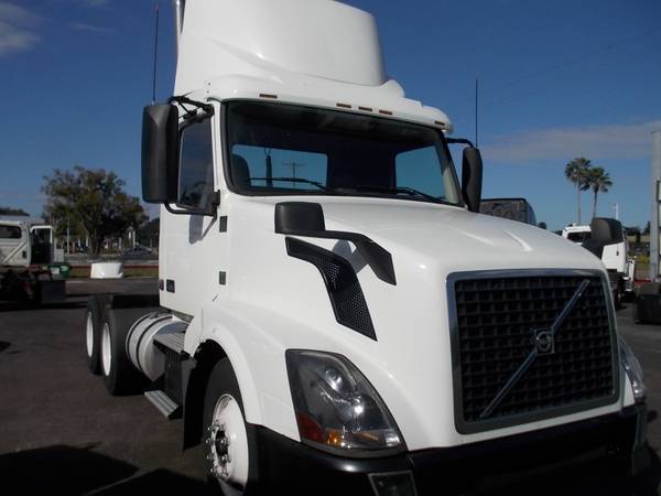 2013 Volvo VNL64t300 - cars & trucks - by dealer - vehicle... for sale in Plant City, FL – photo 2