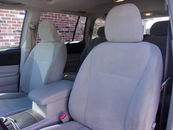 2010 Toyota Highlander Seats-8 AWD, 151k Miles, P Roof, Grey, Clean for sale in Franklin, VT – photo 9