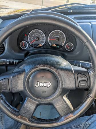 2005 Jeep Liberty / Great ride, 4WD, Low miles!!! - cars & trucks -... for sale in Springfield, MO – photo 7