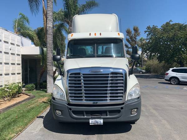 2013 Freightliner Cascadia 2 Axle Day Cab 10 Spd CARB Compliant for sale in Riverside, CA – photo 3