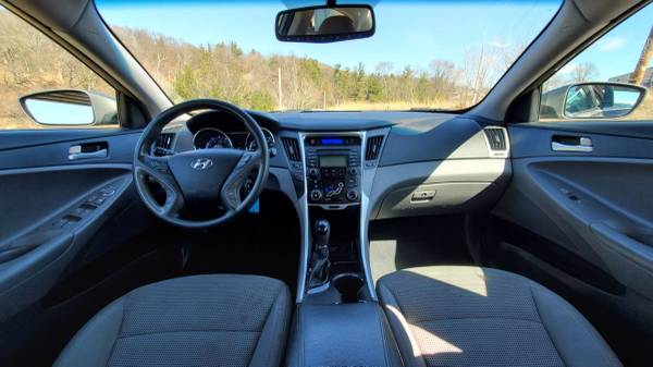 2013 Hyundai Sonata GLS - - by dealer - vehicle for sale in Eau Claire, WI – photo 8