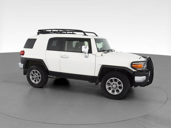 2013 Toyota FJ Cruiser Sport Utility 2D suv White - FINANCE ONLINE -... for sale in Cleveland, OH – photo 14