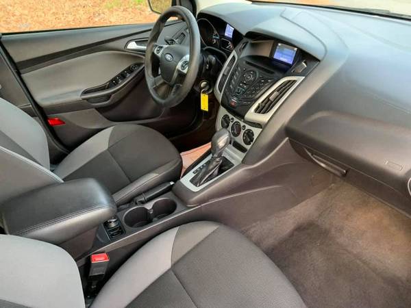 2014 Ford Focus Se - Automatic - 62K Low Miles - We Finance ! - cars... for sale in Tyngsboro, MA – photo 2
