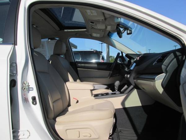 2017 Subaru Legacy 3.6R sedan Crystal White Pearl for sale in Fayetteville, AR – photo 9