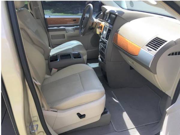 2010 Chrysler Town & Country Limited / Leather / NAV / Twin DVD's for sale in Summerville , SC – photo 3