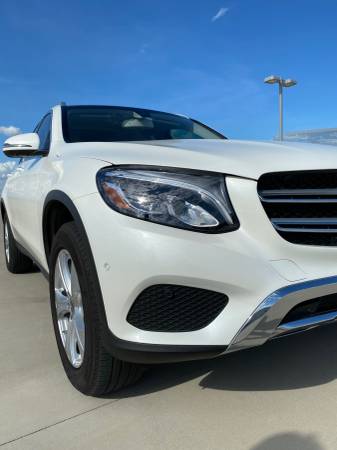 Mercedes Benz 300GLC SUV MINT! - cars & trucks - by owner - vehicle... for sale in Austin, TX – photo 2
