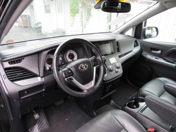 Take a look at this 2018 Toyota Sienna-queens for sale in Middle Village, NY – photo 13