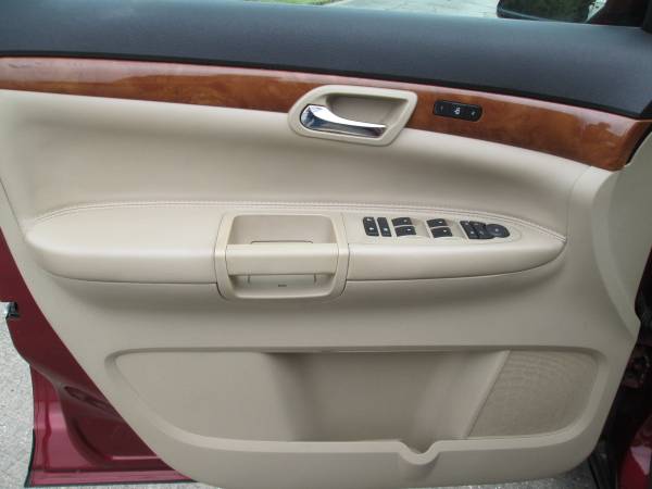 EON AUTO SATURN OUTLOOK LOADED THIRD ROW LEATHER FINANCE $1295 DOWN... for sale in Sharpes, FL – photo 13