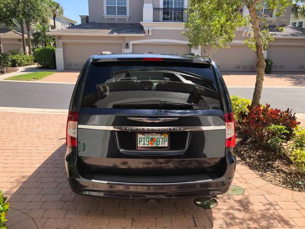 2013 Chrysler Town and Country LIMITED for sale in Naples, FL – photo 6