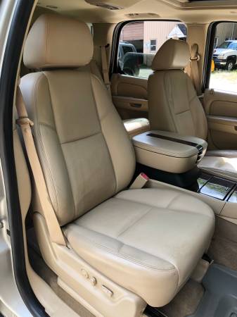 2009 Cadillac Escalade, Only 104K Miles, Navigation, Roof, Very for sale in New Gloucester, ME – photo 17