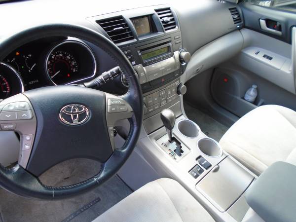 2008 Toyota Highlander 7 passenger - - by dealer for sale in Providence, RI – photo 8