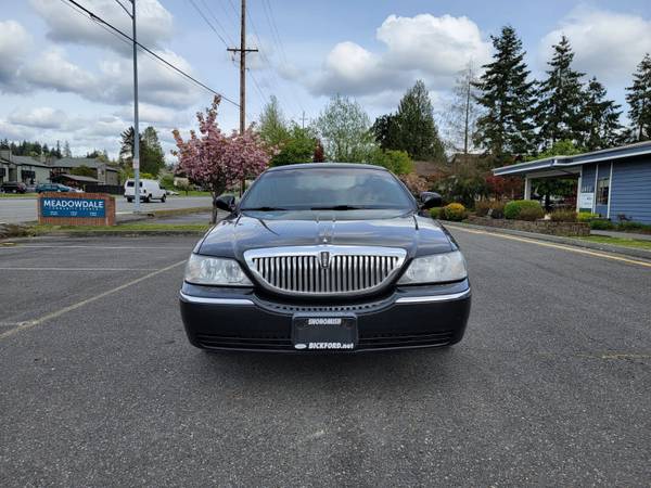 2011 LINCOLN TOWN CAR LTD - - by dealer - vehicle for sale in Lynnwood, WA – photo 2