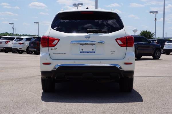 2017 Nissan Pathfinder Glacier White ON SPECIAL! for sale in Manor, TX – photo 6