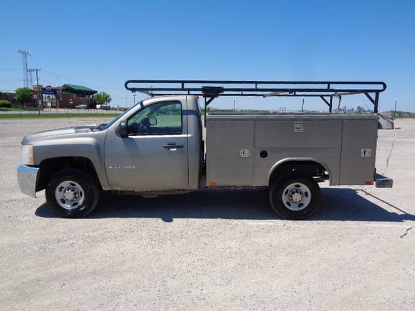 2009 Chevy Silverado 2500HD w/8 Reading Service Body - cars & for sale in Sauget, MO – photo 2