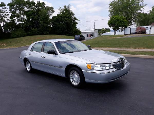 2002 Lincoln Town Car - cars & trucks - by dealer - vehicle... for sale in Bloomington, IN – photo 20