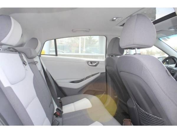 2020 Hyundai IONIQ Hybrid SEL - - by dealer - vehicle for sale in Saint Louis, MO – photo 18