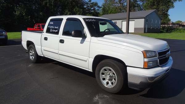 2006 silverado crew southern - cars & trucks - by dealer - vehicle... for sale in Ontario Center, NY – photo 2
