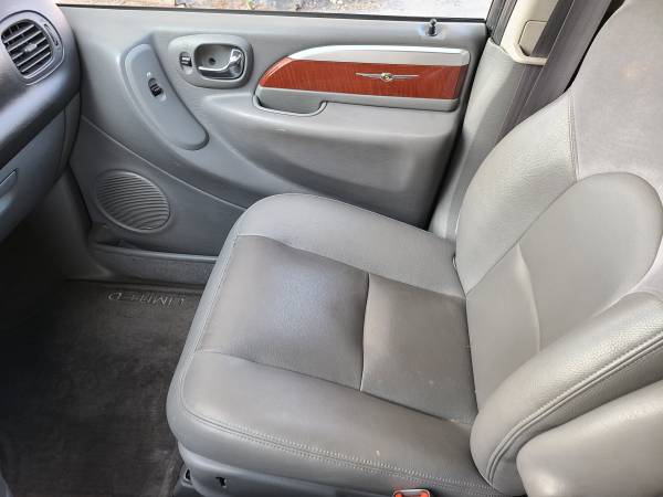 2005 Chrysler Town & Country Limited 131K Pennsylvania One Owner -... for sale in Oswego, NY – photo 13