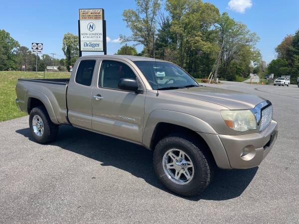 2007 TOYOTA TACOMA 4X4 PICKUP TRUCK - - by dealer for sale in Forest, VA – photo 2