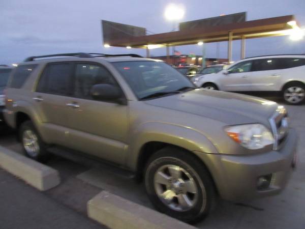 2006 Toyota 4Runner SR5 4WD - cars & trucks - by dealer - vehicle... for sale in Moorhead, ND – photo 3
