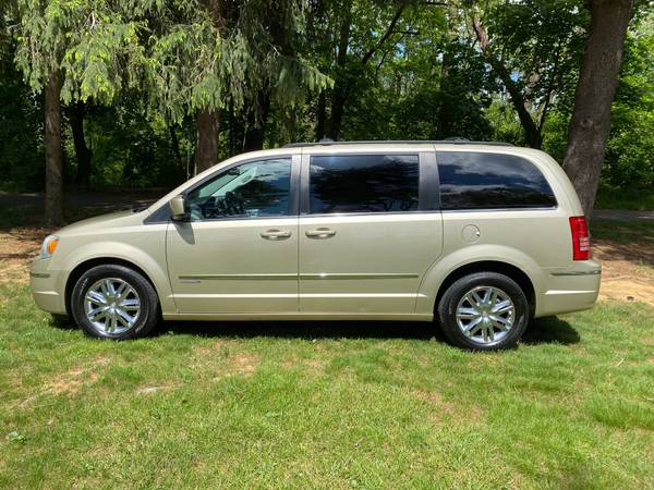 2010 Chrysler Town & Country Touring - - by dealer for sale in Lititz, PA – photo 7