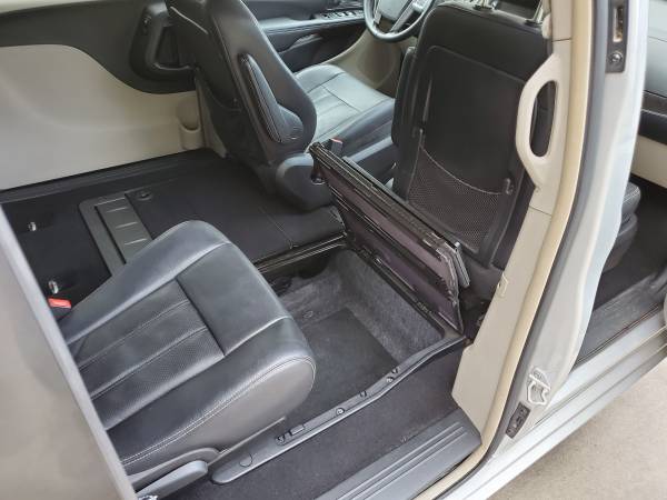 2012 Chrysler Town & Country for sale in Wichita, KS – photo 14