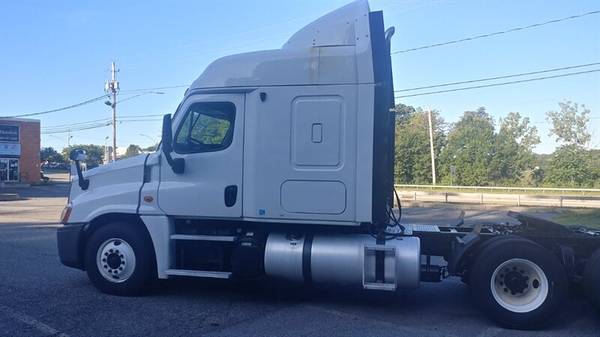 2013 FREIGHTLINER CASCADIA SLEEPER ISX 450 HP ALL CREDIT APPROVALS!! for sale in Wappingers Falls, SC – photo 11