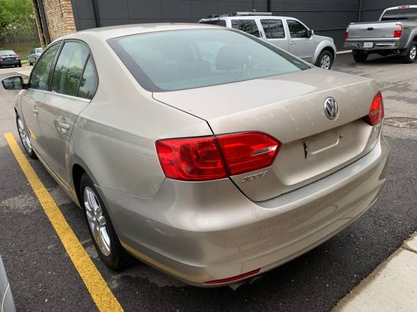 2013 Volkswagen Jetta SE - NO issues - - by dealer for sale in Lockport, IL – photo 4