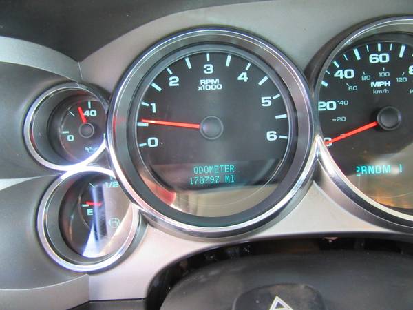 2011 Chevy Silverado 2500HD 4X4 Long Box 6.0L Gas!!! - cars & trucks... for sale in Billings, MT – photo 10