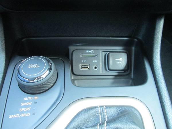2016 jeep cherokee ltd 4cl 4wd great on gas - - by for sale in East Providence, RI – photo 24