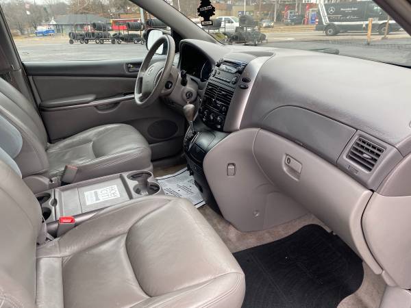 2006 Toyota Sienna LE FULLY-LOADED Minivan RELIABLE CLEAN for sale in Saint Louis, MO – photo 9