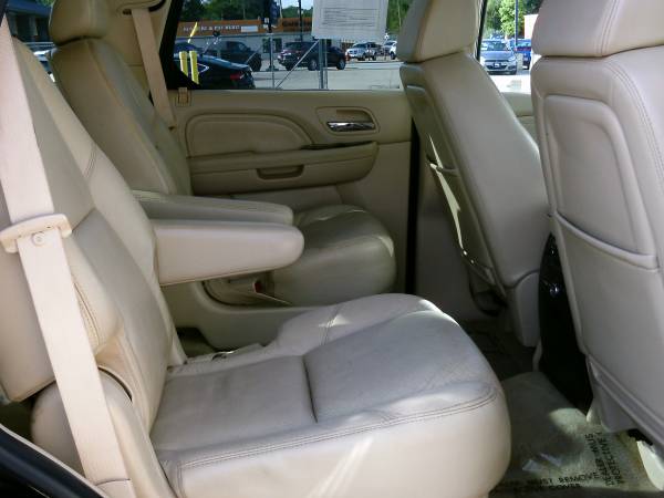 2008 Cadillac Escalade-HEATED LEATHER! NAV! REMOTE START! DVD! for sale in Silvis, IA – photo 15
