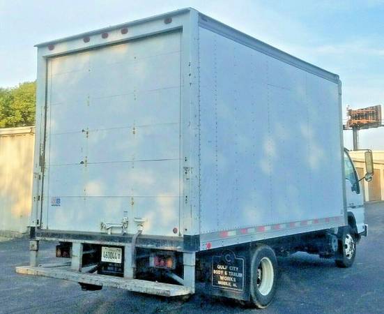 2006 Isuzu NPR turbo DIESEL 14’ box truck trailer hitch LOWMILES 54000 for sale in Crystal Lake, IL – photo 5