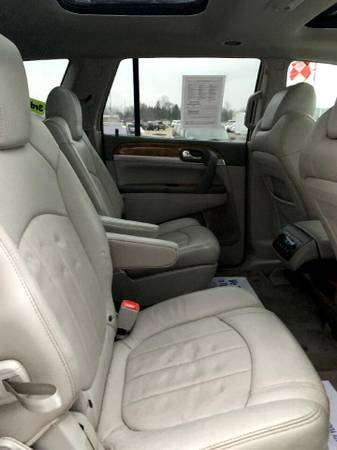 2008 Buick Enclave FWD 4dr CXL - - by dealer - vehicle for sale in Chesaning, MI – photo 3