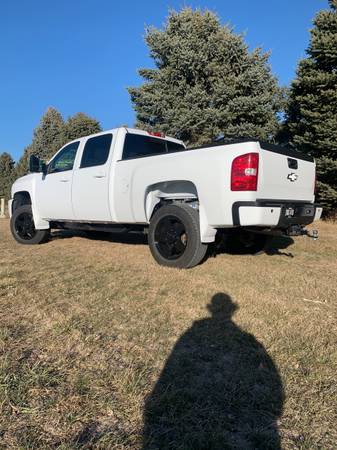 2011 Chevy Duramax - cars & trucks - by owner - vehicle automotive... for sale in Rock Rapids, IA – photo 3