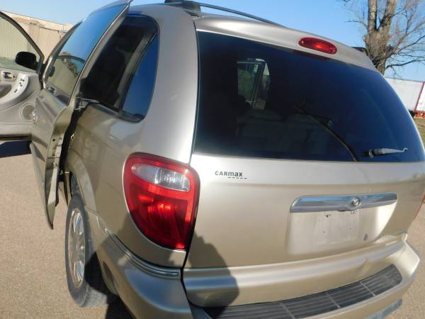 2005 Chrysler Town&Country - cars & trucks - by dealer - vehicle... for sale in Topeka, KS – photo 17