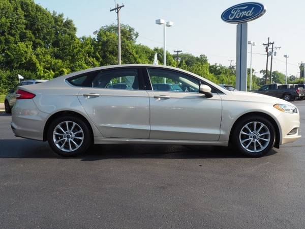 2017 Ford Fusion SE for sale in Middletown, OH – photo 2