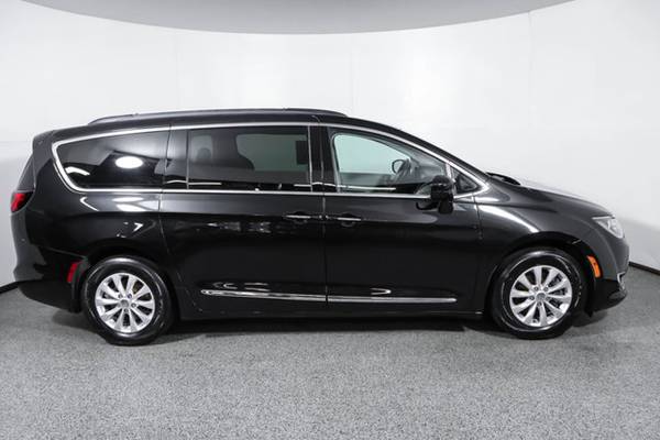 2017 Chrysler Pacifica, Brilliant Black Crystal Pearlcoat for sale in Wall, NJ – photo 6